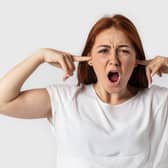 Young woman screams and plugs her ears with her fingers. Image: Maksym - stock.adobe.com