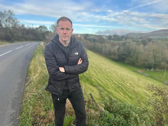 Sinn Féin’s Chris Hazzard MP is asking for immediate action to address growing safety concerns regarding a dangerous roadside verge in Hilltown.