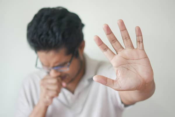 Pharmacist shares how to spot the difference between  sore throat, strep and Covid symptoms.