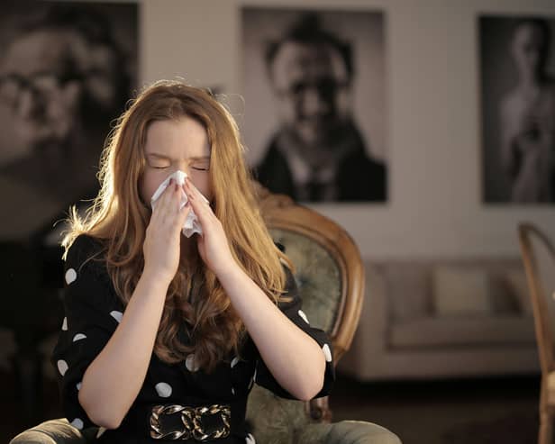 With cases on the rise, this is how to tell the difference between hay fever and Covid symptoms.