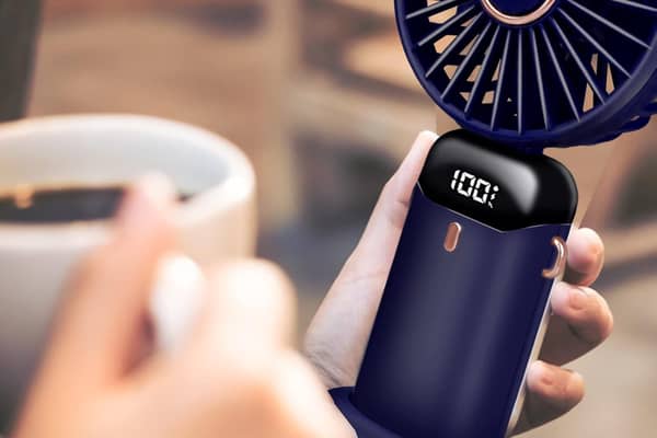 This bargain handheld fan has plenty of tricks up its sleeve