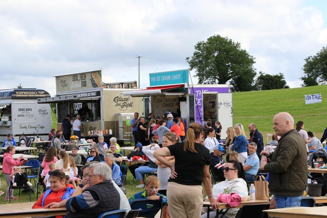 Lots of seating and tables around the dance platform allowed anyone who needed to sit down to have some refreshments or a bite to eat or a delicIous ice cream.INNR2754