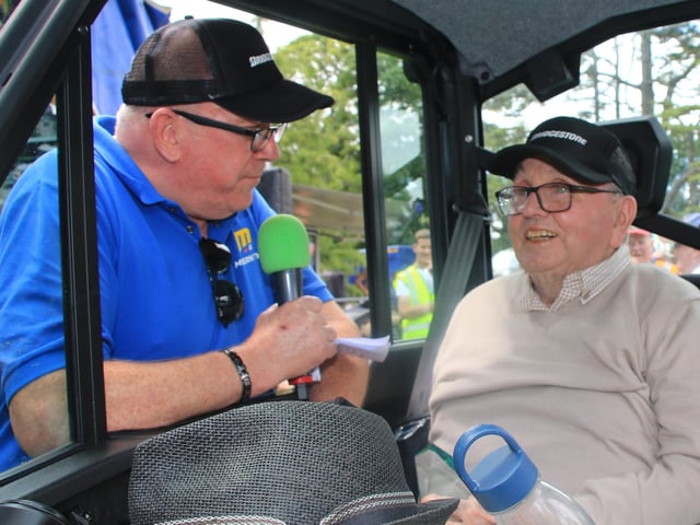 Jim Murphy Modern Tyres a long-term sponsor made a presentation to Bernie Stewart for his dedication to Kilbroney Show for many years. Jim wished Bernie well and thanked him for all his help. INNR2528