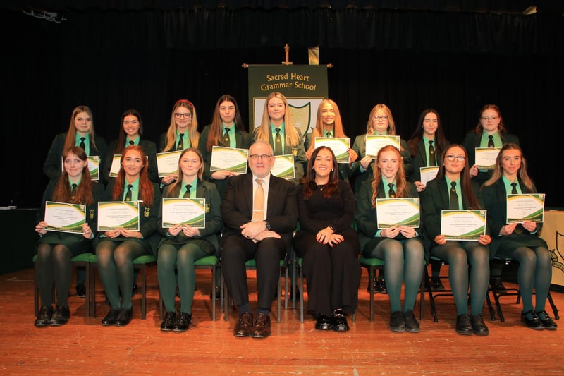 Students who obtained grade A*/A in 9 GCSE Subjects pictured with Shane Comer Principal and Anne Marile Mulholland Guest Speaker at the GCSE Prizegiving. INNR4706