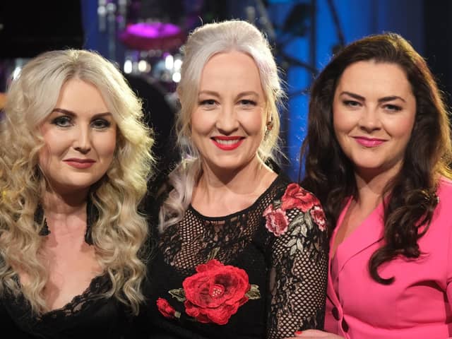 Glór Tíre presenter Aoife Ní Thuairisg and resident judges Jó Ní Chéide and Caitriona Ní Shuilleabháin.