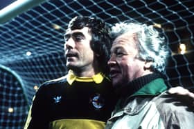 Pat Jennings with former Northern Ireland boss Billy Bingham.