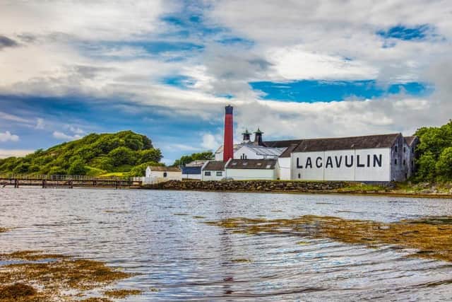 Lagavulin ddistillery