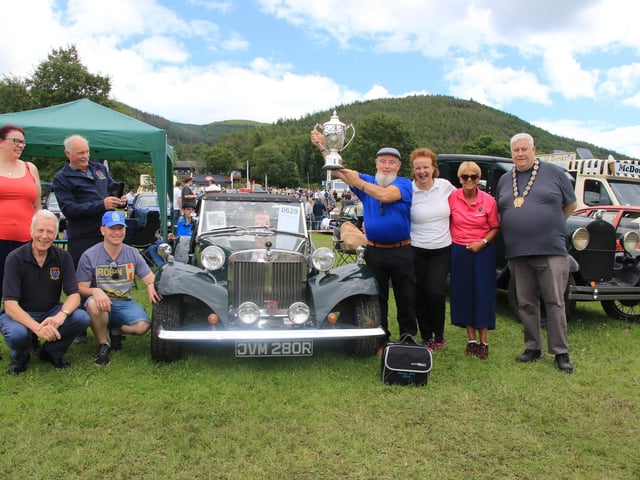 Winner of Car of the Show 2026 at Kilbroney Vintage Show, Brian McConnell with members of Rathfriland Vintage Club and Chairperson Newry, Mourne and Down Council, Councillor Glyn Hanna. INNR2537