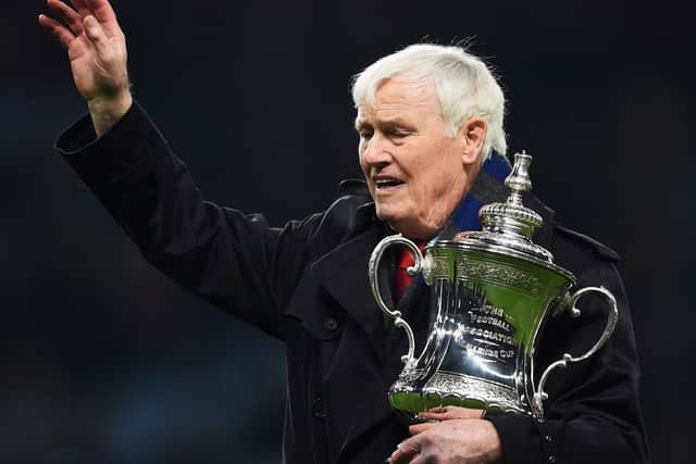 BIRMINGHAM, ENGLAND - NOVEMBER 24: Ex-Aston Villa player Peter McParland waves to the crowd as he holds the FA Cup prior to the Barclays Premier League match between Aston Villa and Southampton at Villa Park on November 24, 2014 in Birmingham, England. (Photo by Laurence Griffiths/Getty Images) : INNLsport-Peter McParland 5-NIRupload
