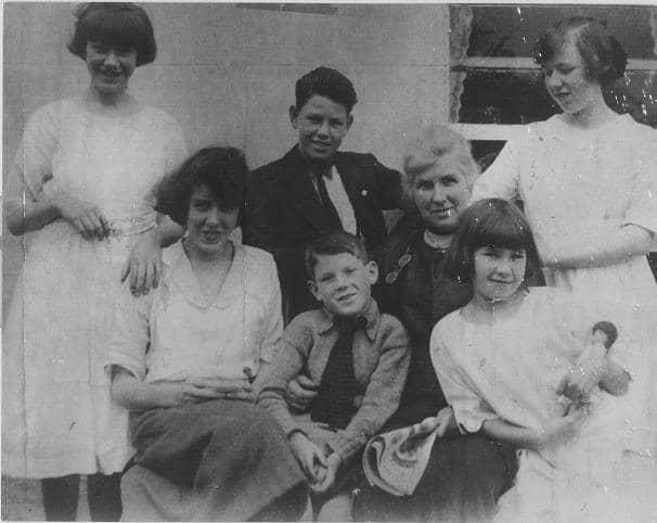 Members of the Donnelly family. Clockwise from rear left: Maureen Donnelly, Frank Donnelly, Marianne Donnelly (wife of Éamon Donnelly), Kay Donnelly, Nora Donnelly, Sean Donnelly and Eleanor (Nelly) Donnelly. Undated.